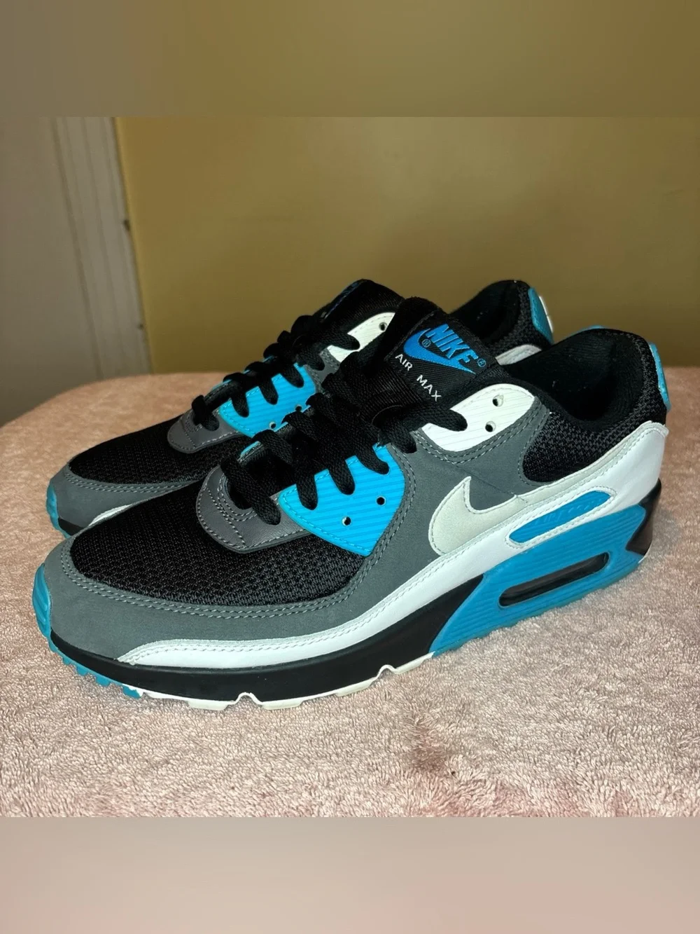 Nike Air Max 90 Men’s Size 11 Sneakers Black Grey Blue CT0693-001